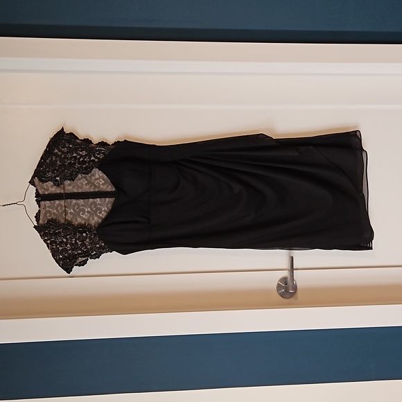 Black dress. Escape size 8. Lace elegant - Picture 1 of 11